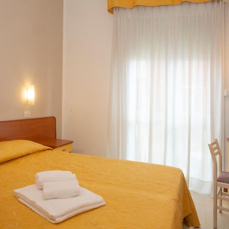 Hotel Carnaby Rimini Ngoại thất bức ảnh