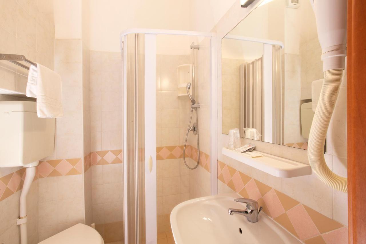 Hotel Carnaby Rimini Ngoại thất bức ảnh