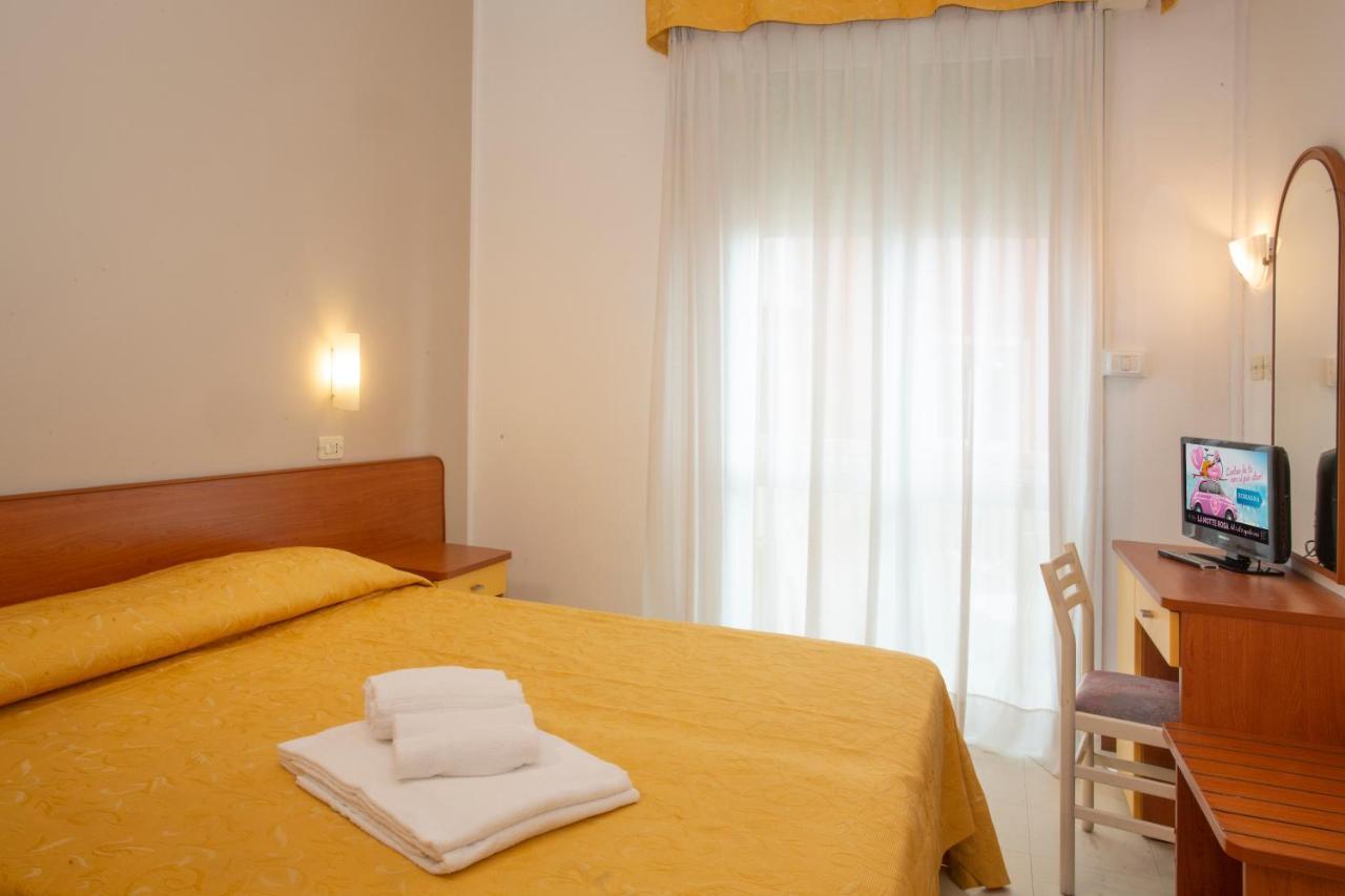 Hotel Carnaby Rimini Ngoại thất bức ảnh