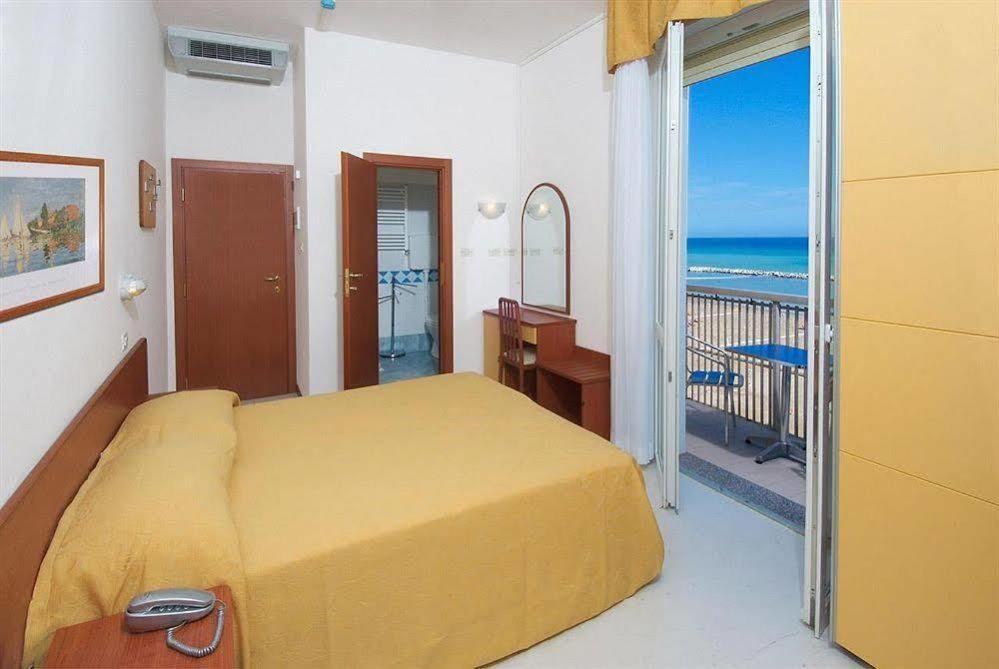 Hotel Carnaby Rimini Ngoại thất bức ảnh