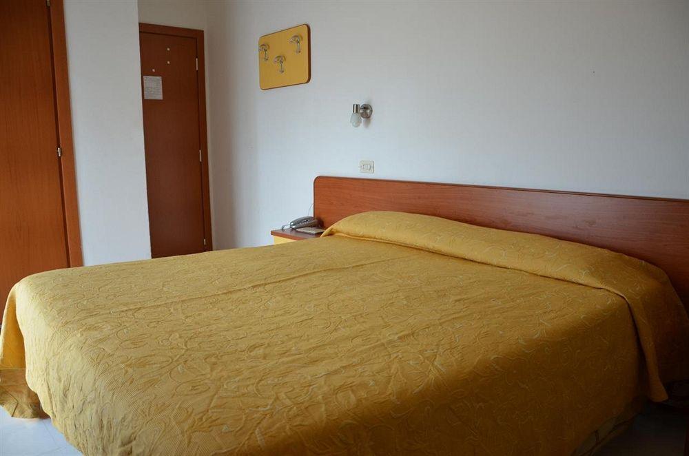 Hotel Carnaby Rimini Ngoại thất bức ảnh