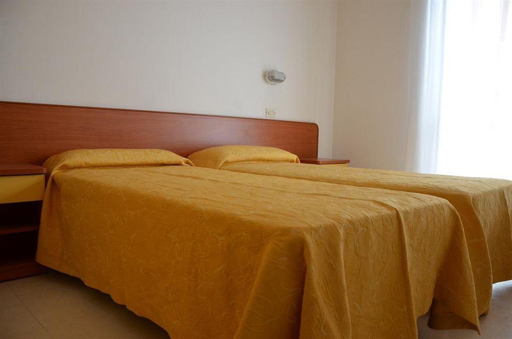 Hotel Carnaby Rimini Ngoại thất bức ảnh